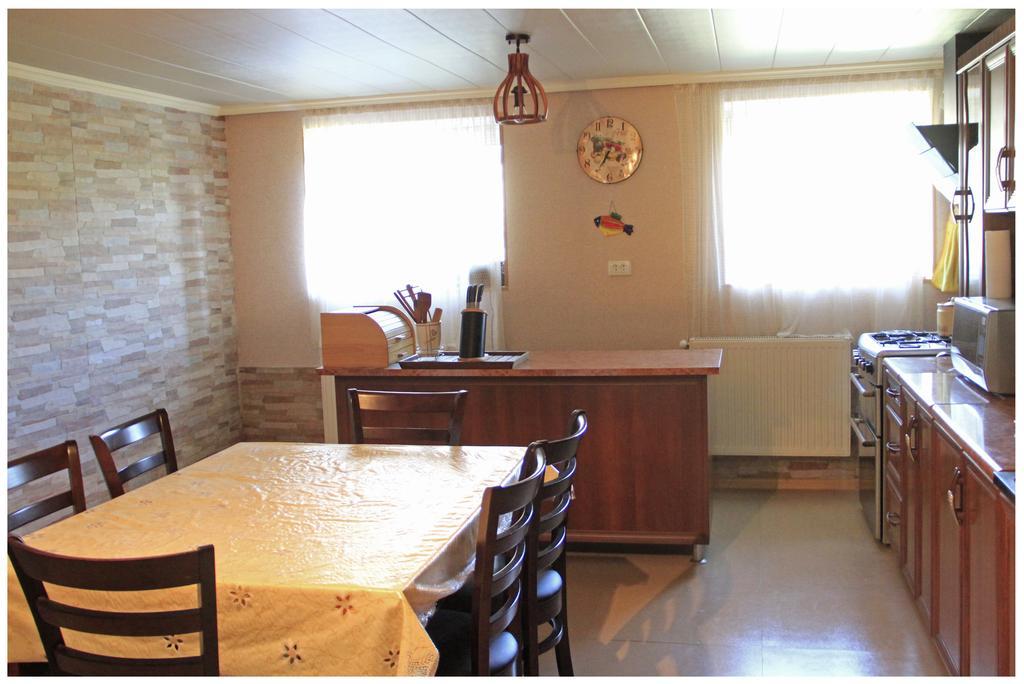 Tinikos Guest House Telavi Eksteriør billede