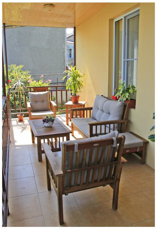 Tinikos Guest House Telavi Eksteriør billede