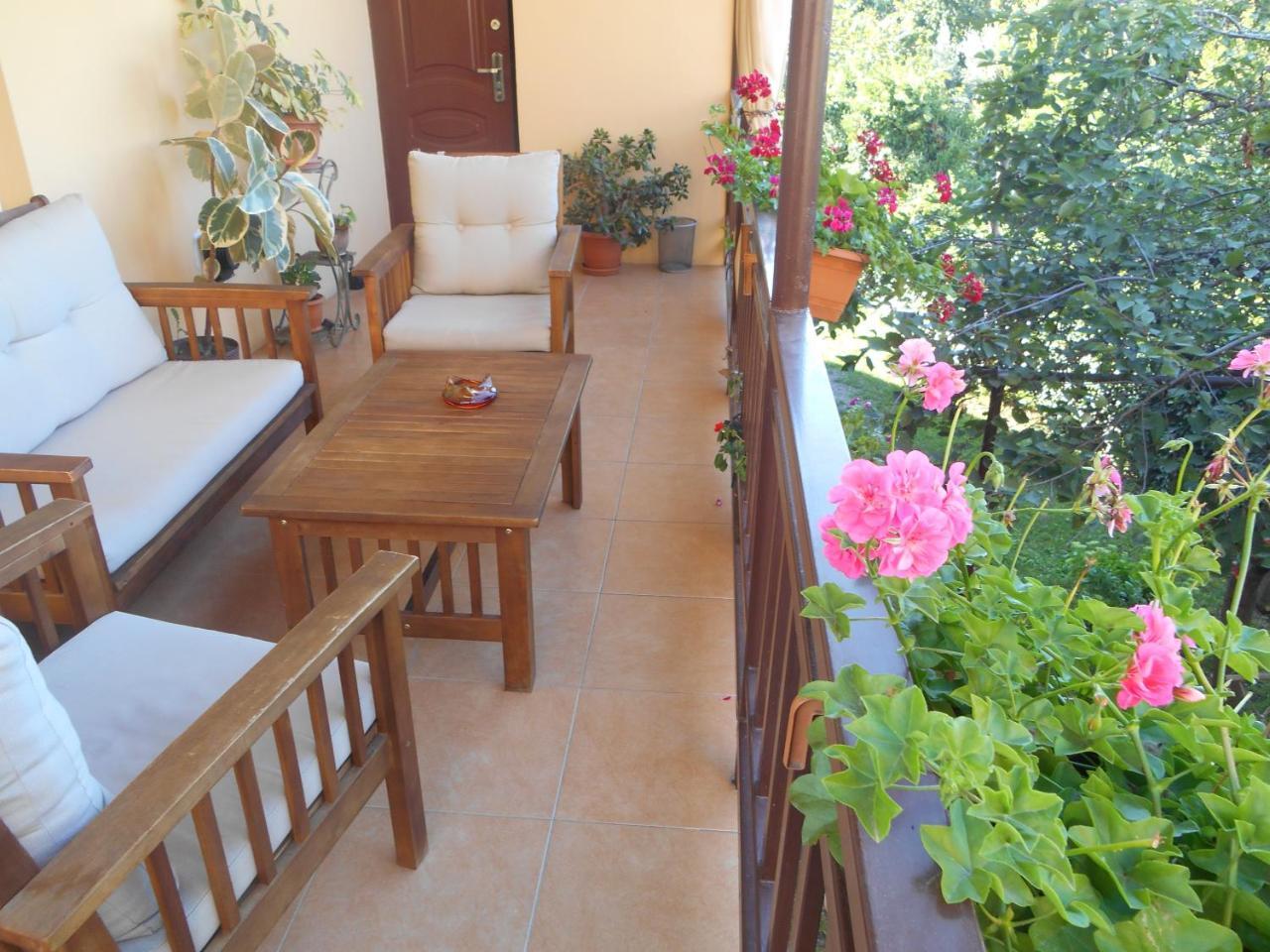 Tinikos Guest House Telavi Eksteriør billede