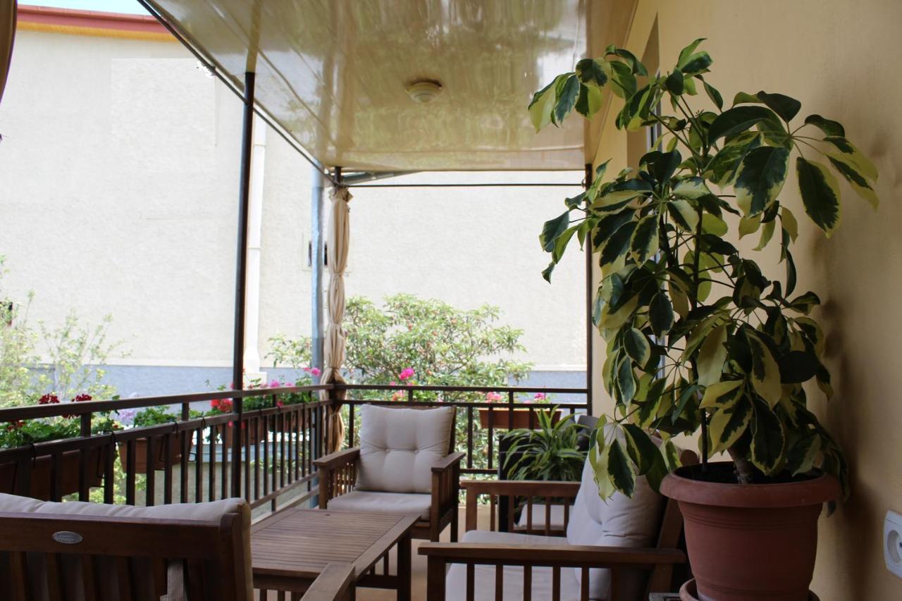 Tinikos Guest House Telavi Eksteriør billede
