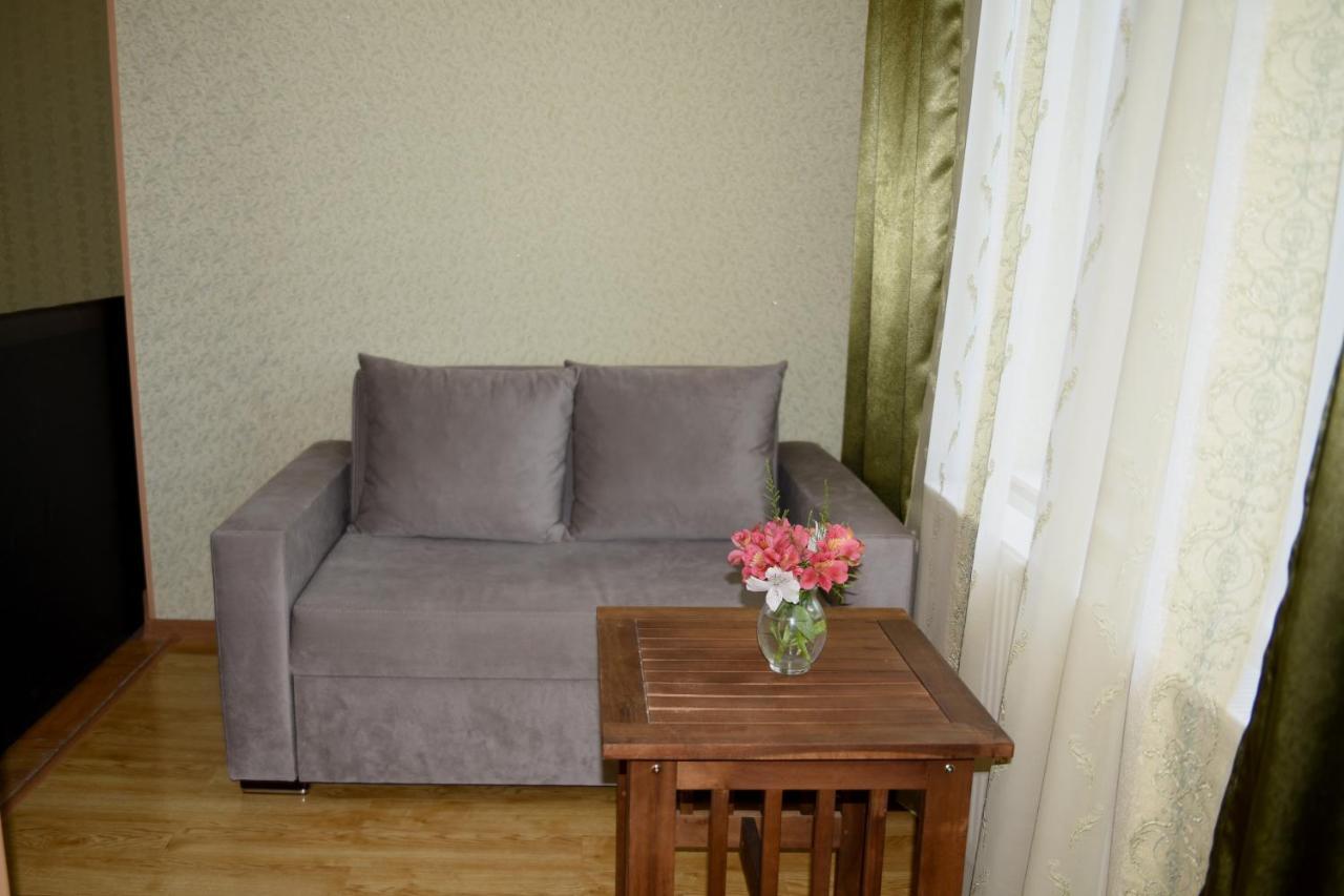 Tinikos Guest House Telavi Eksteriør billede