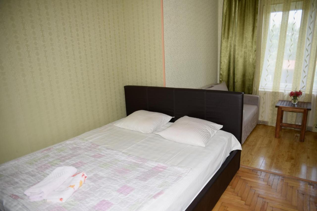 Tinikos Guest House Telavi Eksteriør billede