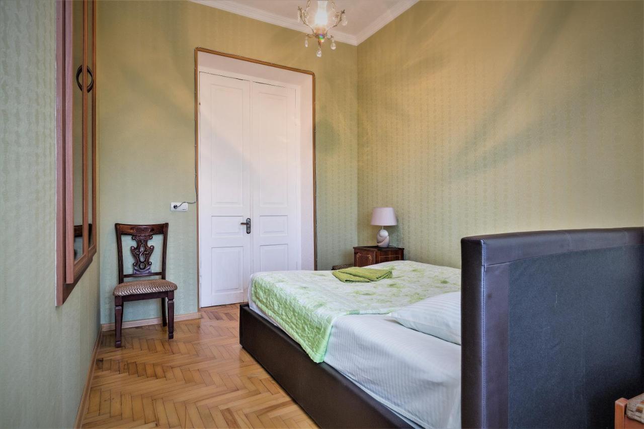 Tinikos Guest House Telavi Eksteriør billede