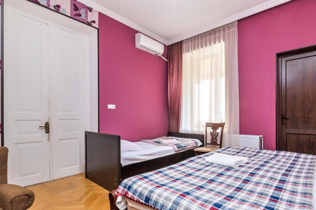 Tinikos Guest House Telavi Eksteriør billede