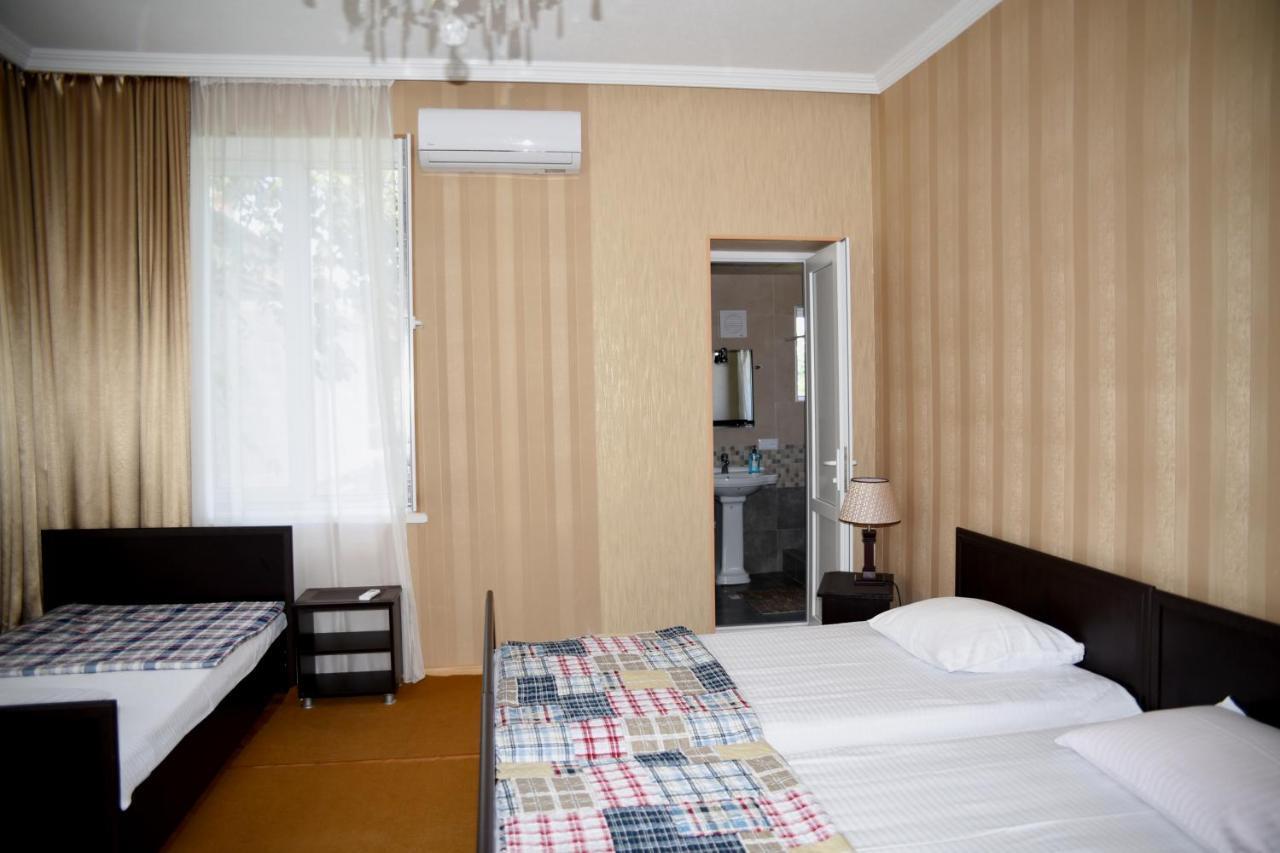 Tinikos Guest House Telavi Eksteriør billede