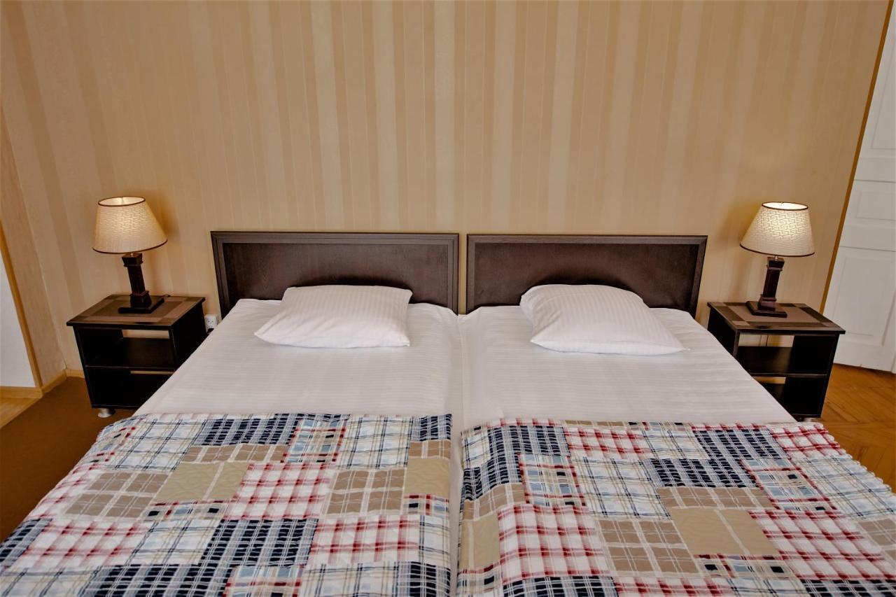 Tinikos Guest House Telavi Eksteriør billede