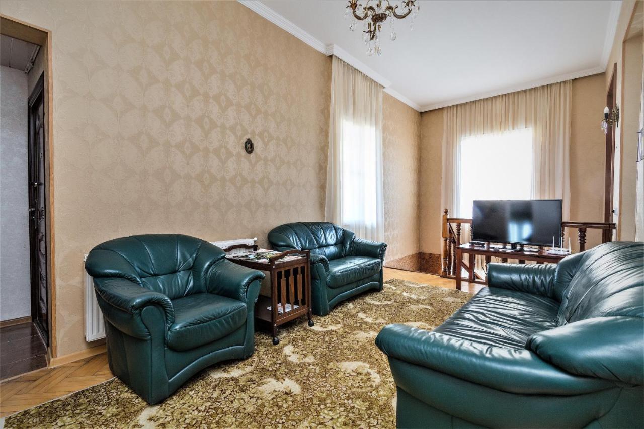 Tinikos Guest House Telavi Eksteriør billede